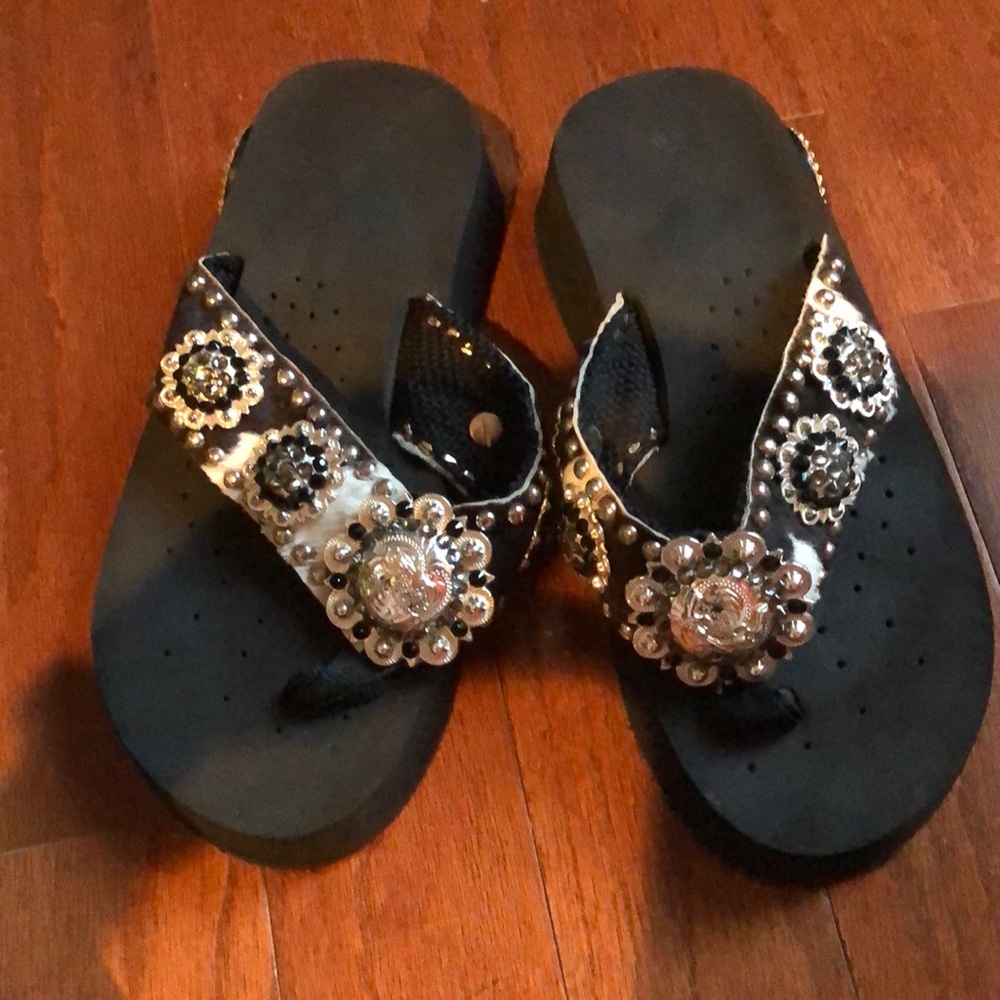 Custom Cowgirl Flip Flops - The Pistoleros